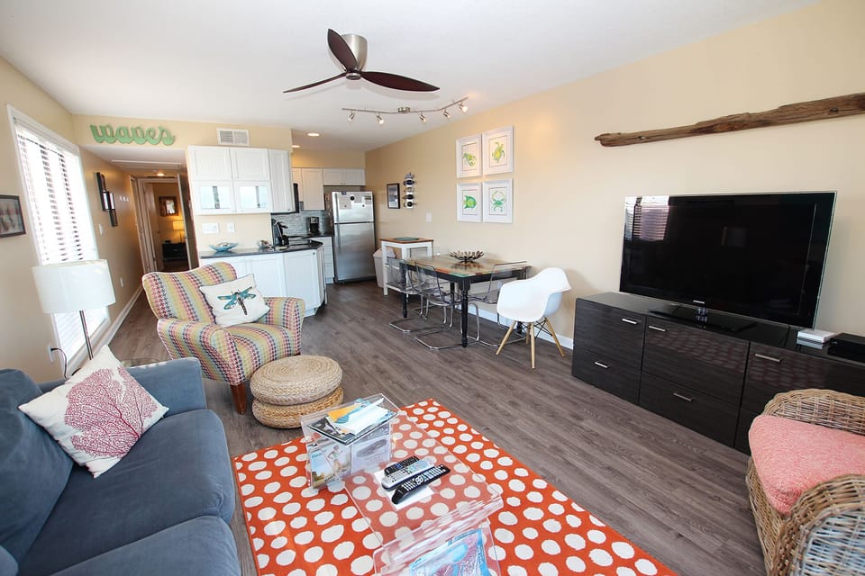 Open plan kitchen, recently updated