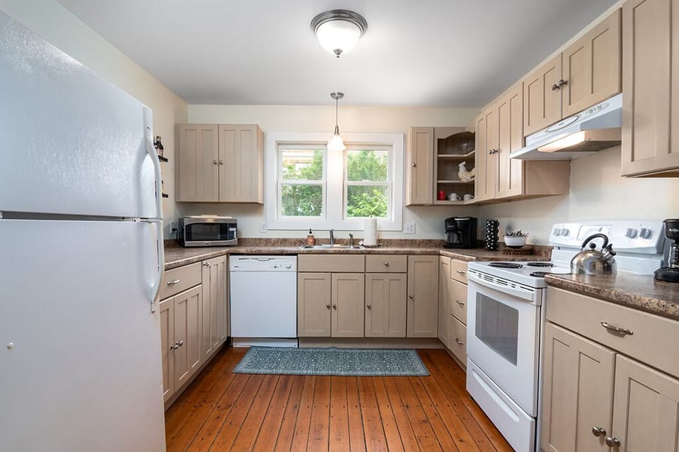 1st fl kitchen