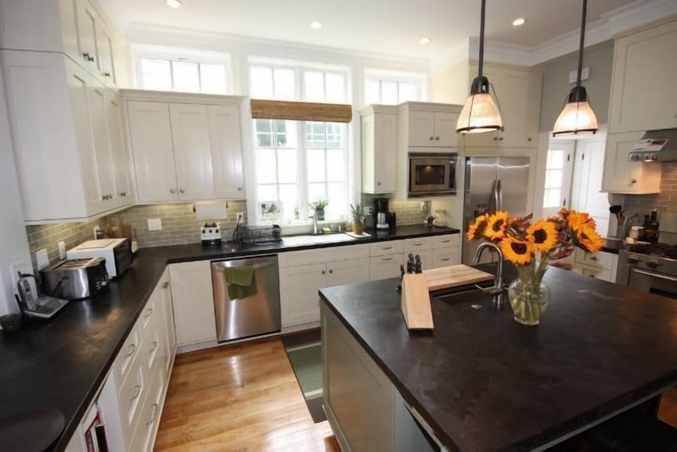 Plenty of room for lots of cooks if you decide to have an evening in