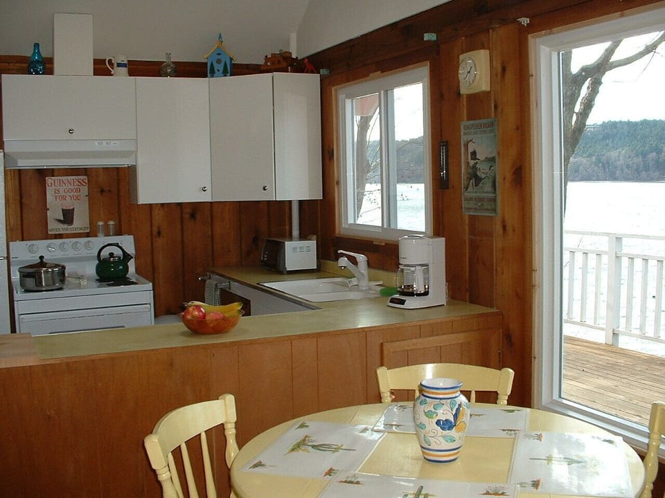 Kitchen and eating area.