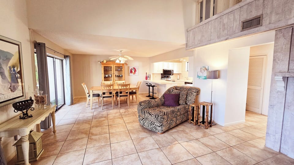 livingroom with dining-table