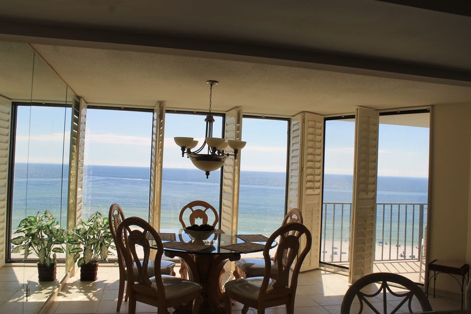 Dinning Room
What a view