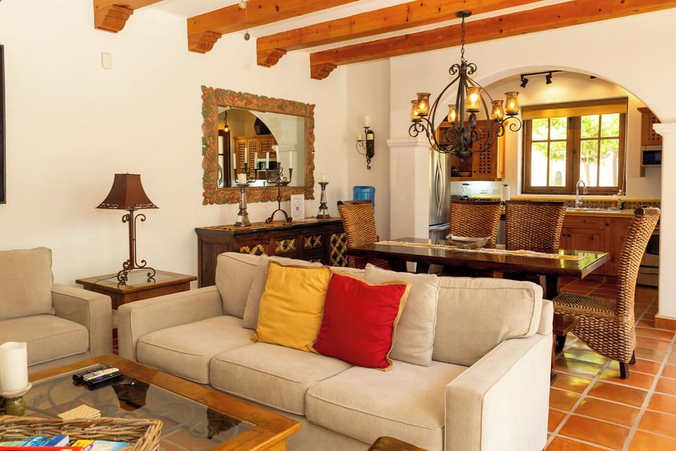 Living Room,  / AC / Ceiling Fan / Wi - Fi / Smart TV & Streaming TV