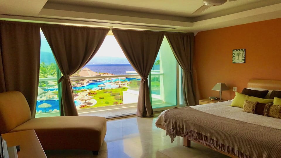 Master king size bed with view