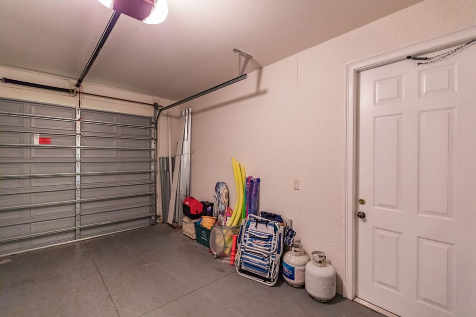 Garage open to guests. Beach gear and extra gas tanks for the grill provided