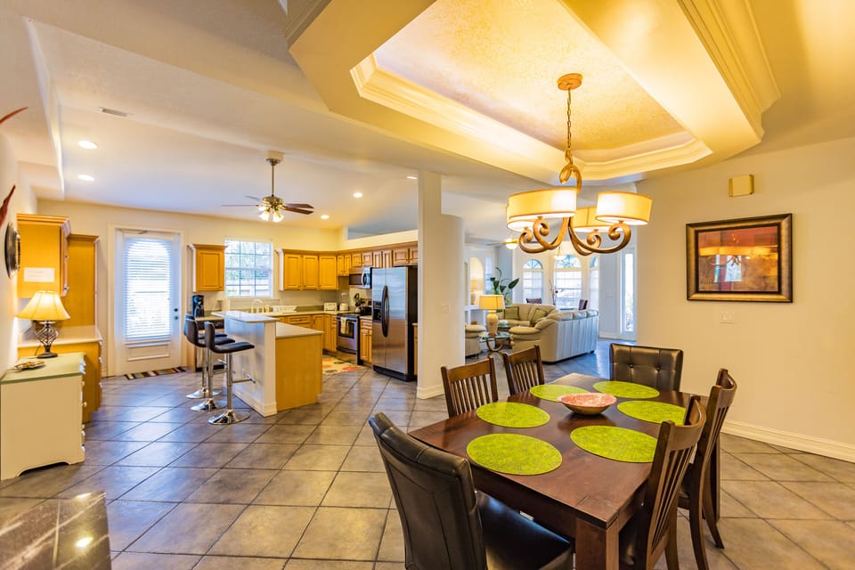 Dining room adjacent to kitchen
