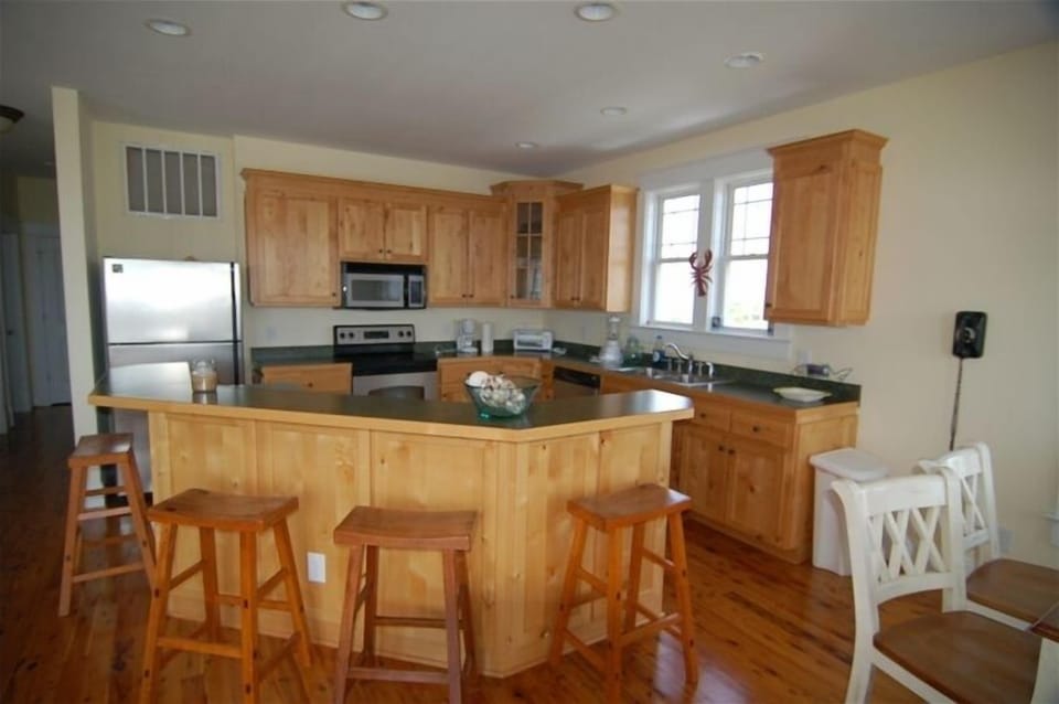Kitchen with large center island! Bar stools for more seating.