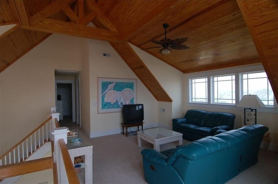 Upstairs loft with smart television