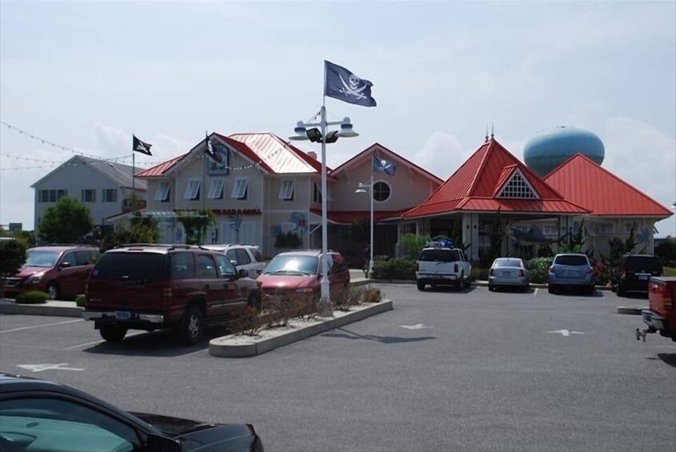 Enjoy dinner at Dead Freddie&rsquo;s w/ indoor playground, walking distance from
