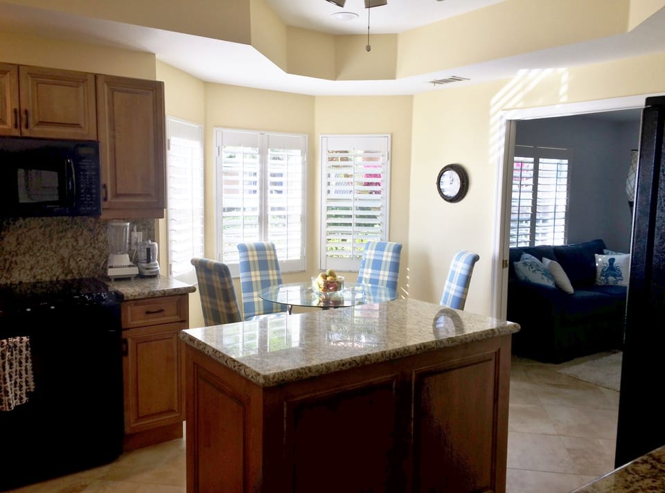 Eat-in kitchen