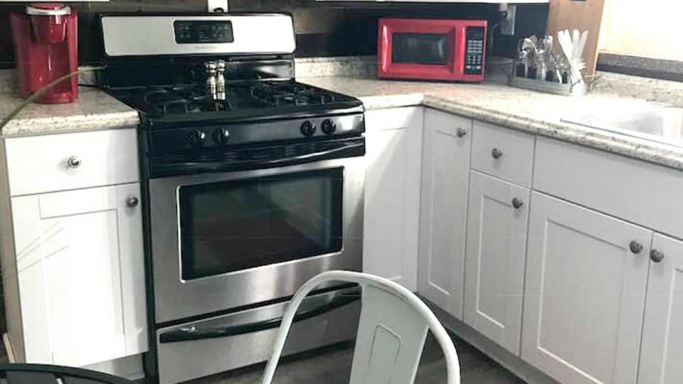 Industrial Rustic  Equipped Kitchen- Keurig CoffeeBar, Micro, Frig. Dishwasher 