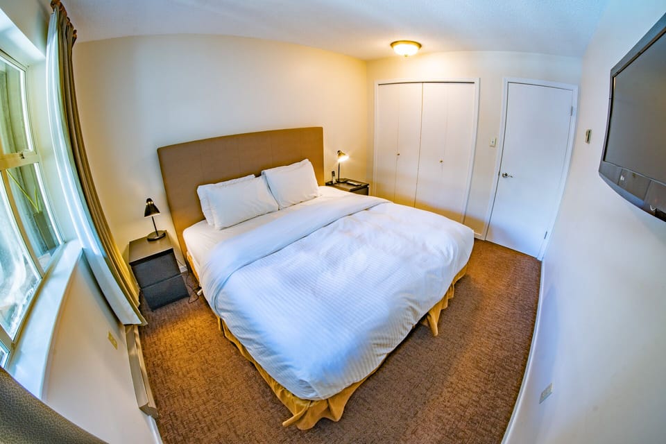 Master Bedroom - King or 2 Twins