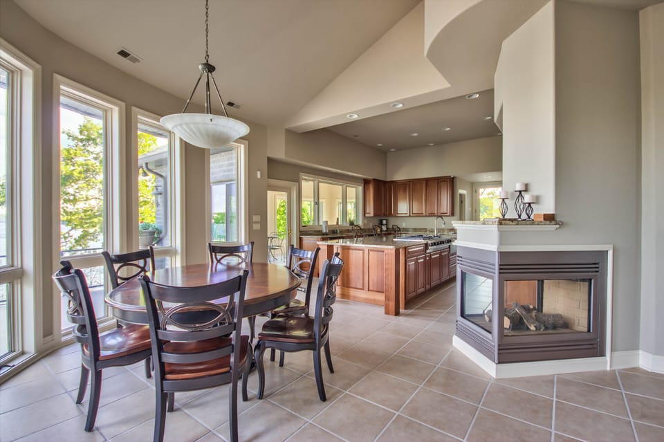 Beautiful Kitchen overlooking lake and outside patio
