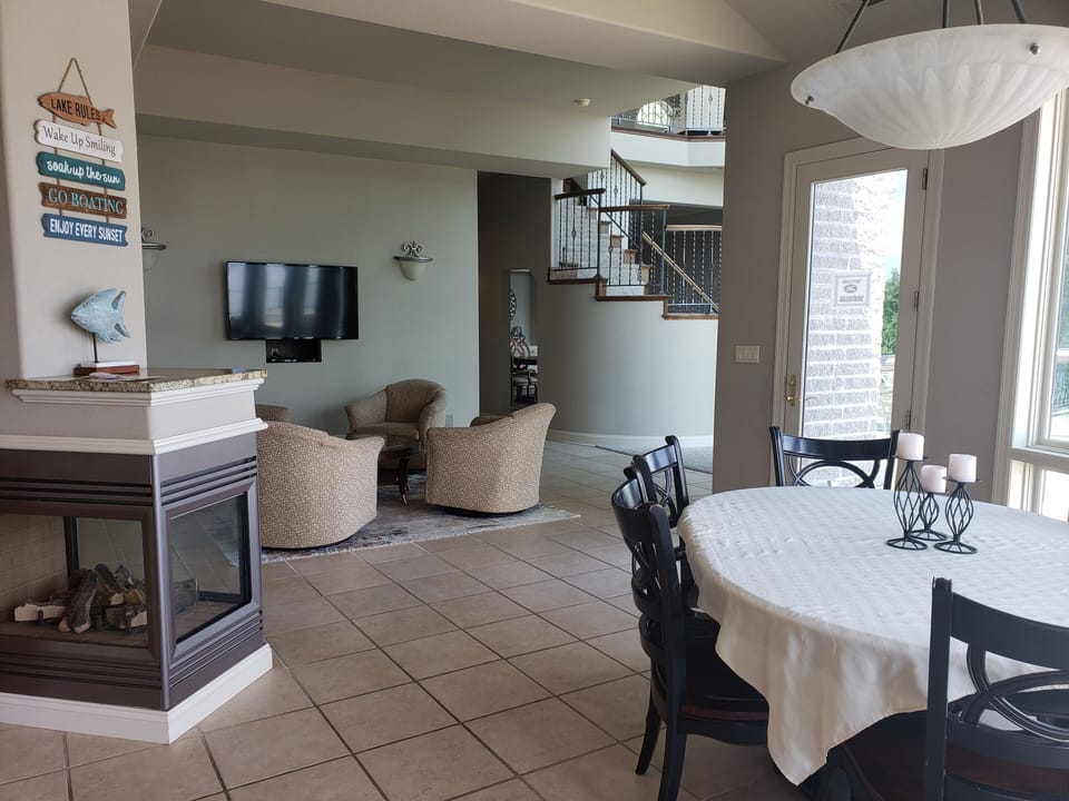 Hearth Room off of kitchen great gathering area