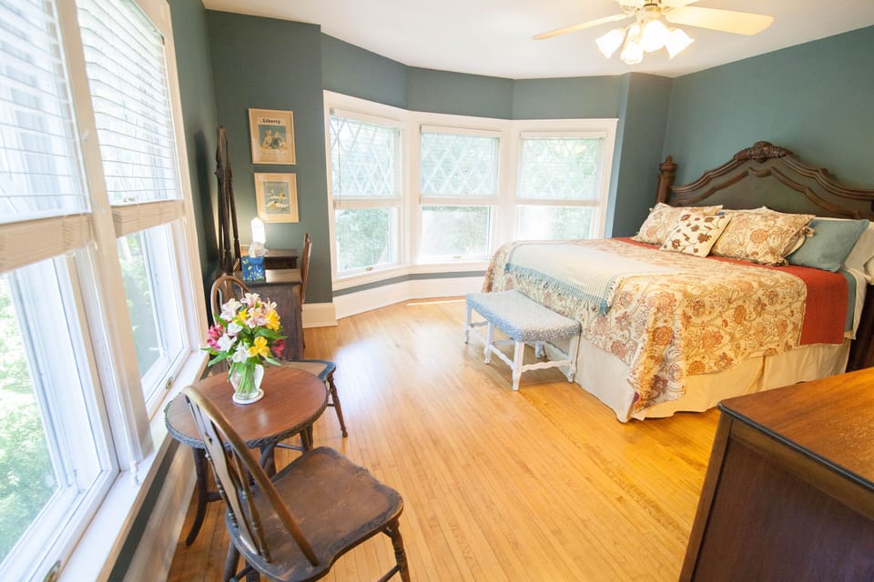 Master Bedroom, king bed, walk-in closet