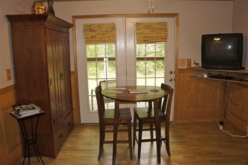 Third floor sitting area with doors onto the deck overlooking the Kentucky River