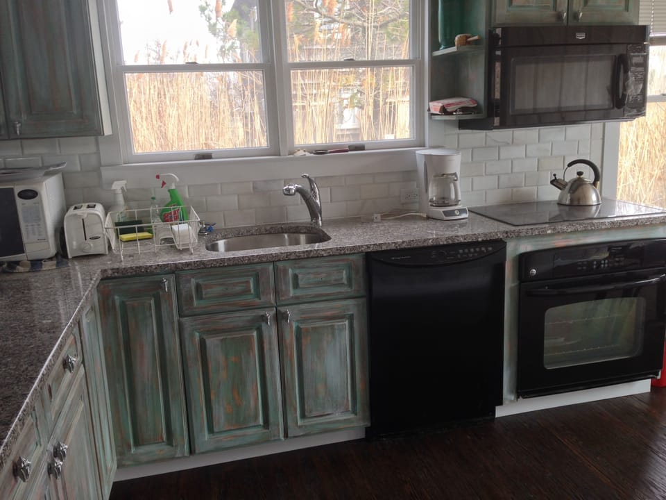 new shabby chic kitchen with granite counters
