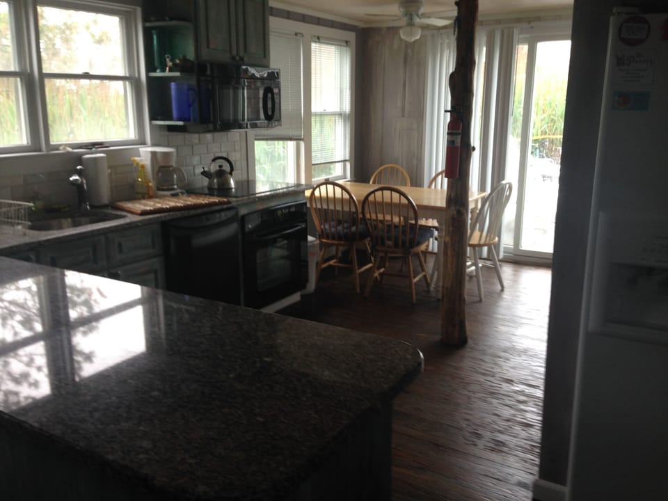 sitting area in kitchen