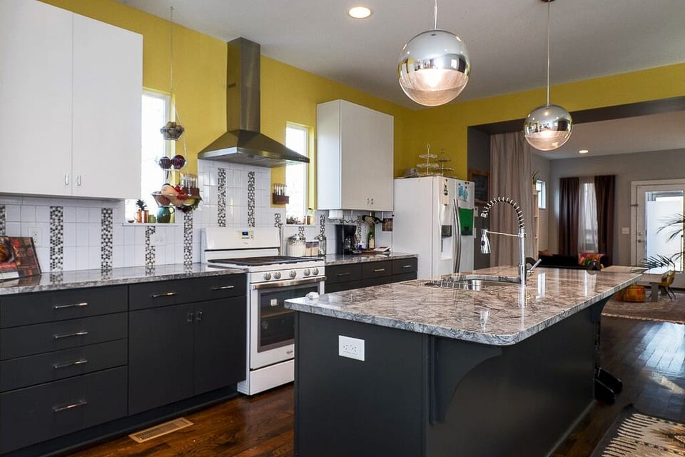 Fully equipped kitchen, ready for entertaining.