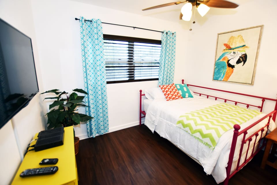 "The Parrot Room" with an extra twin trundle bed 