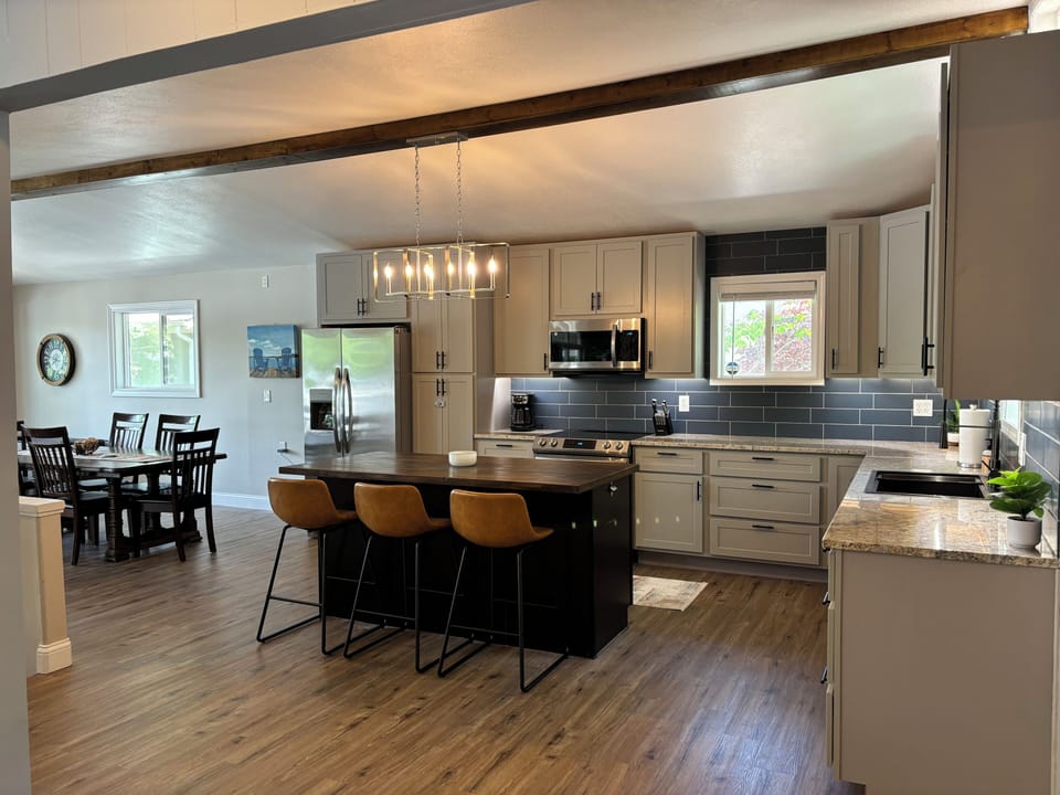Newly renovated kitchen with island and farm style table!