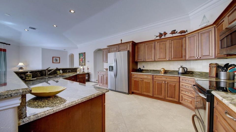 Kitchen (the other side)