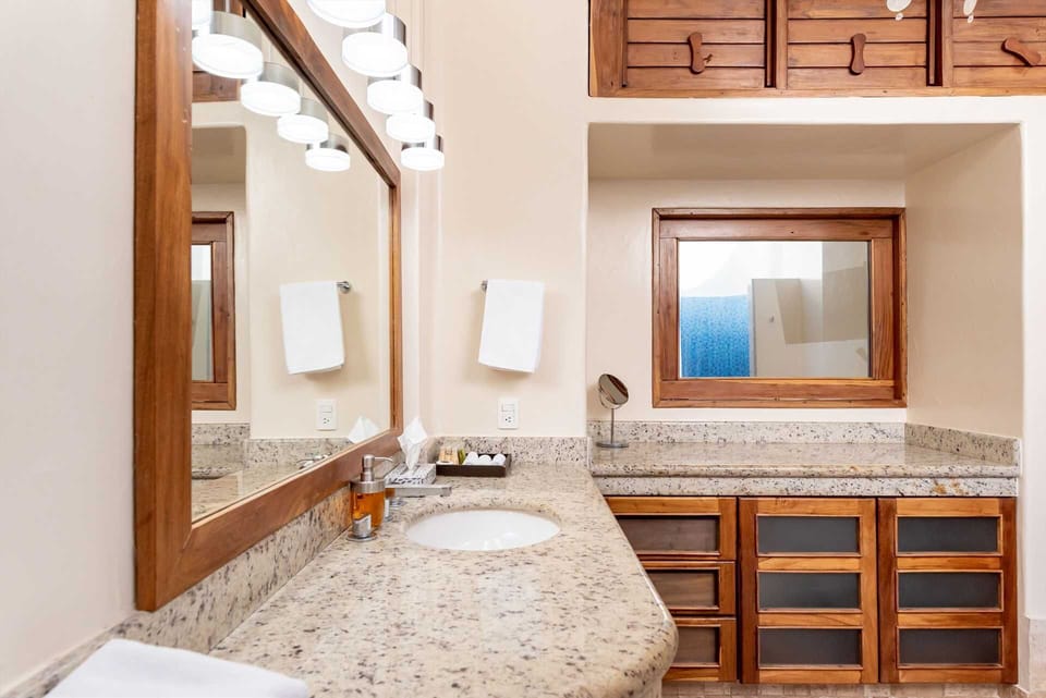 All bedrooms are master bedrooms + All with en-suite full baths + Master 1 Bath