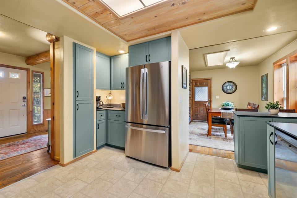 Kitchen w all new appliances