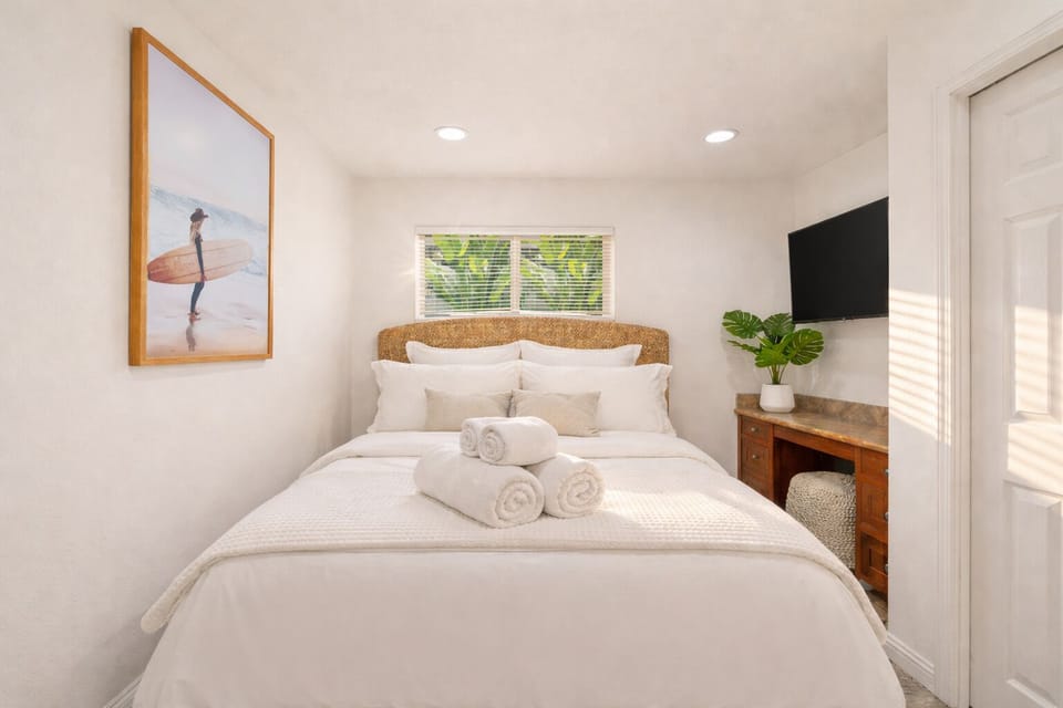Cozy queen bedroom
