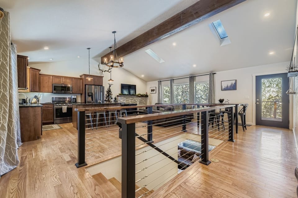 Ranch style 4B 3BA mountain house on 2.5 acres. All updated w 2024 Cal Spas Tub