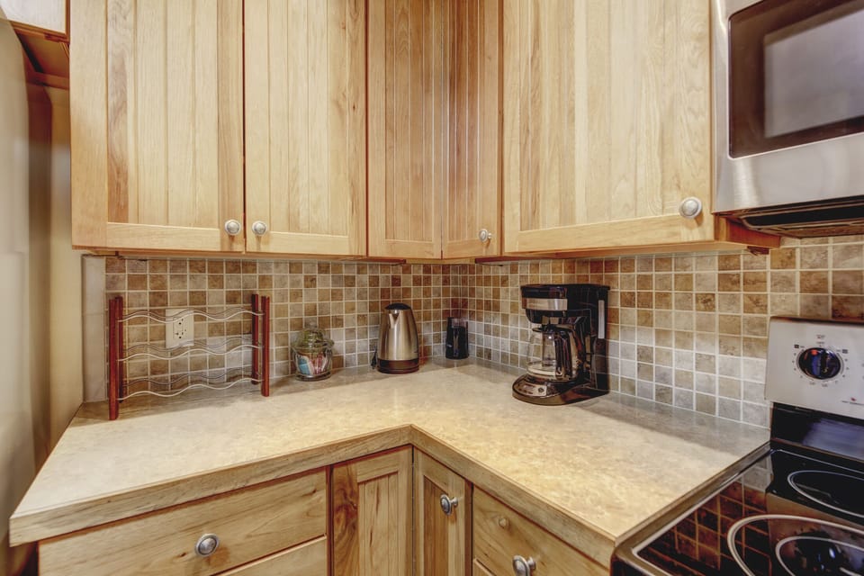 Fantastic new amenities including a coffee grinder, tea kettle,  and crockpot.