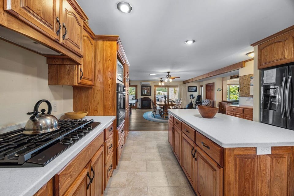 Full kitchen
