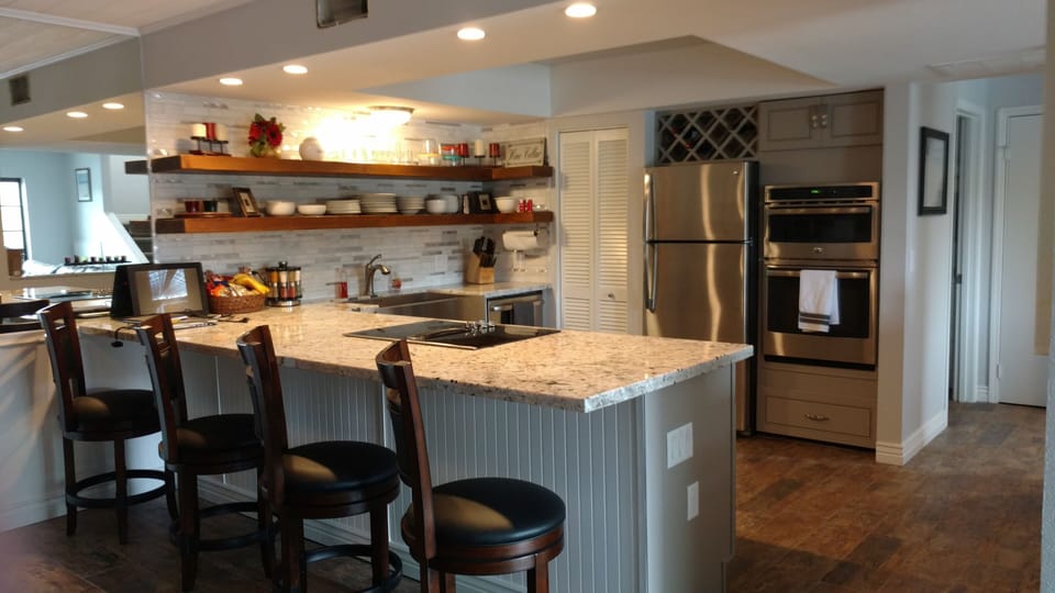 Fully stocked kitchen, new appliances