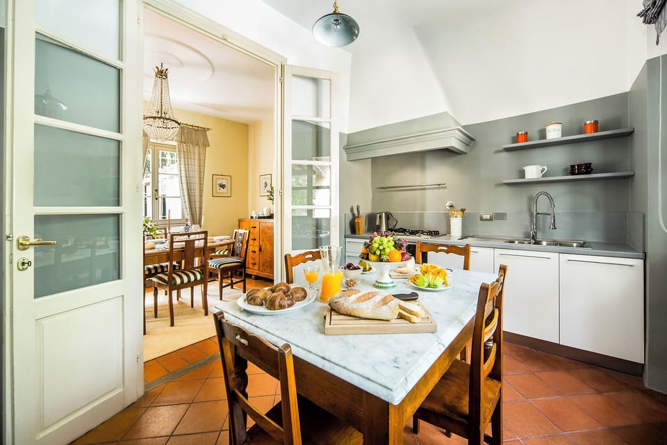 Fully Equipped Kitchen with gas stove