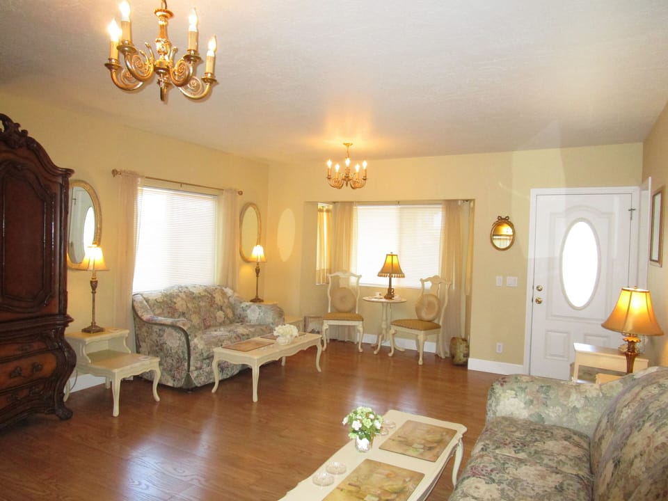 Large Elegant Living Room with Gold Chandeliers, Comfortable Sofas & Seating
