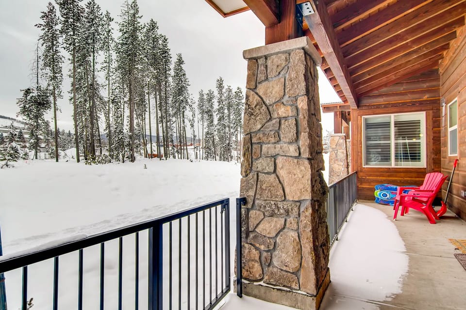 Gated, large patio 