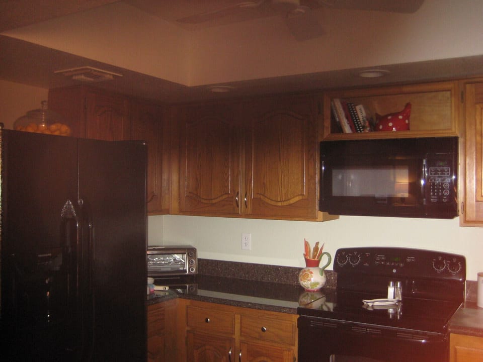 Kitchen showing updated ceiling w/ fan