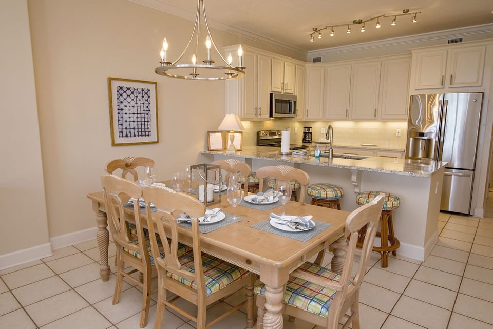 Kitchen & Dining Table 