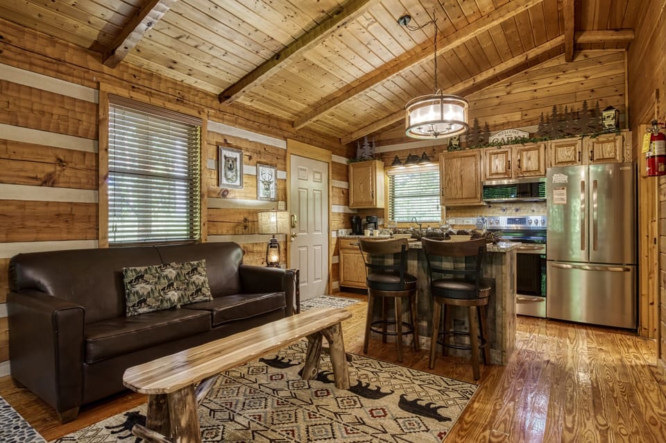Cabin in the Smokies "Unforgettable" - Living room and fully furnished kitchen