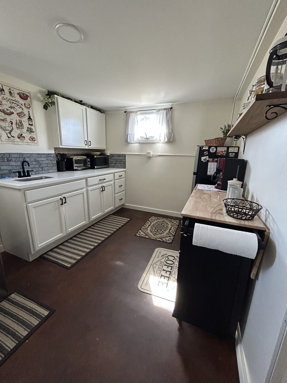 Kitchenette w/ coffee bar