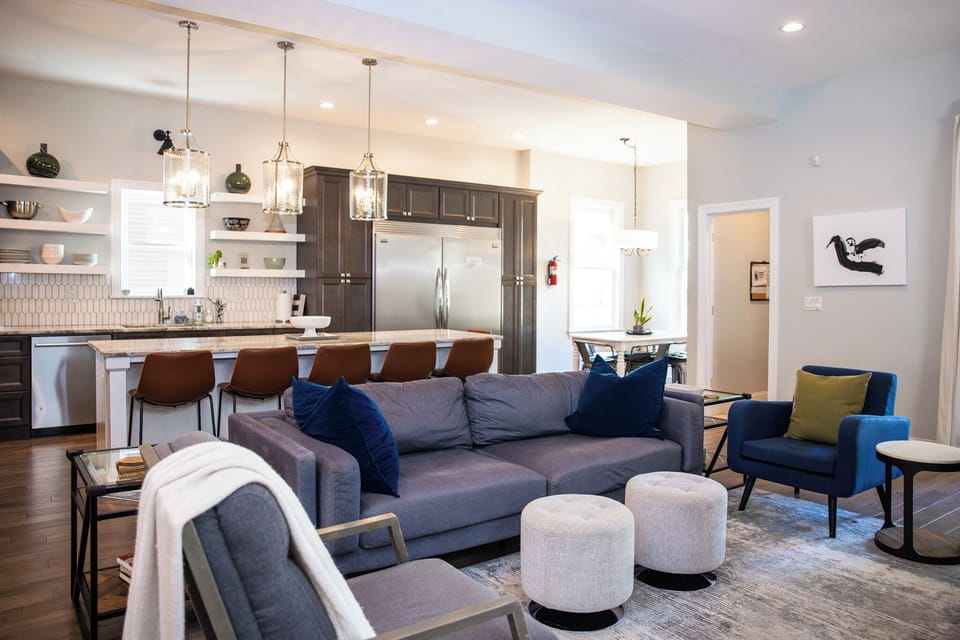 1st FL | Living Room | Ample seating for 6+