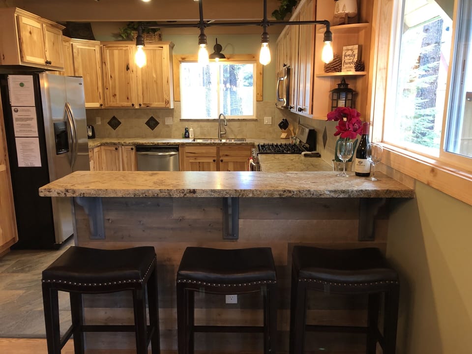 Brand new kitchen finished Fall 2019

