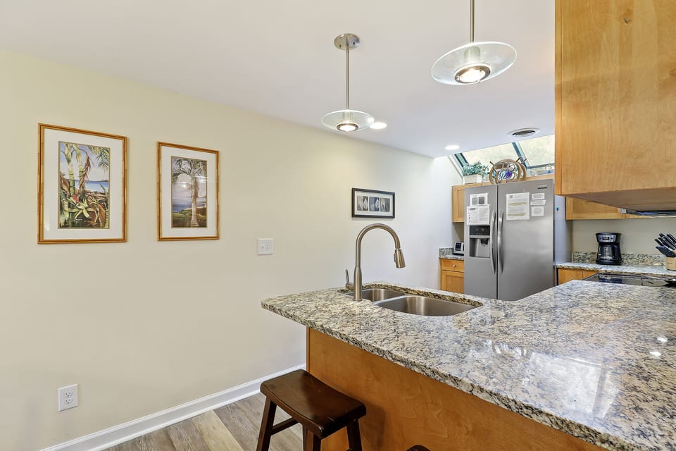Breakfast bar at the kitchen.
