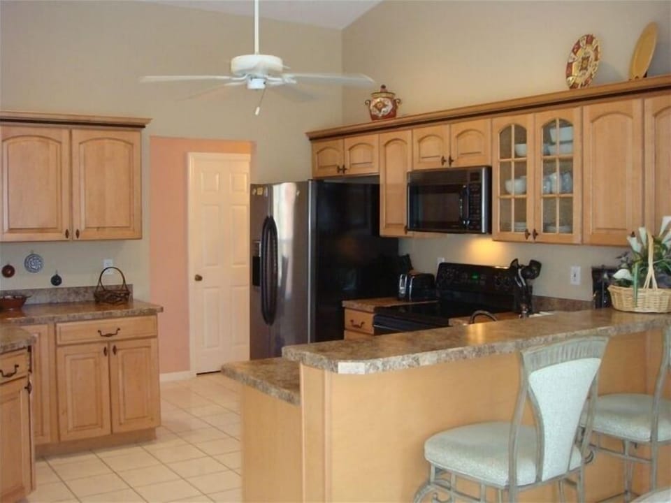modern kitchen with breakfast counter - 2 bar stools 