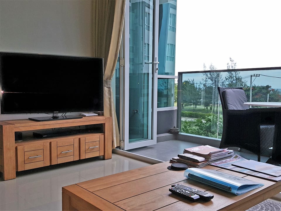 Smart TV and DVD entertainment centre