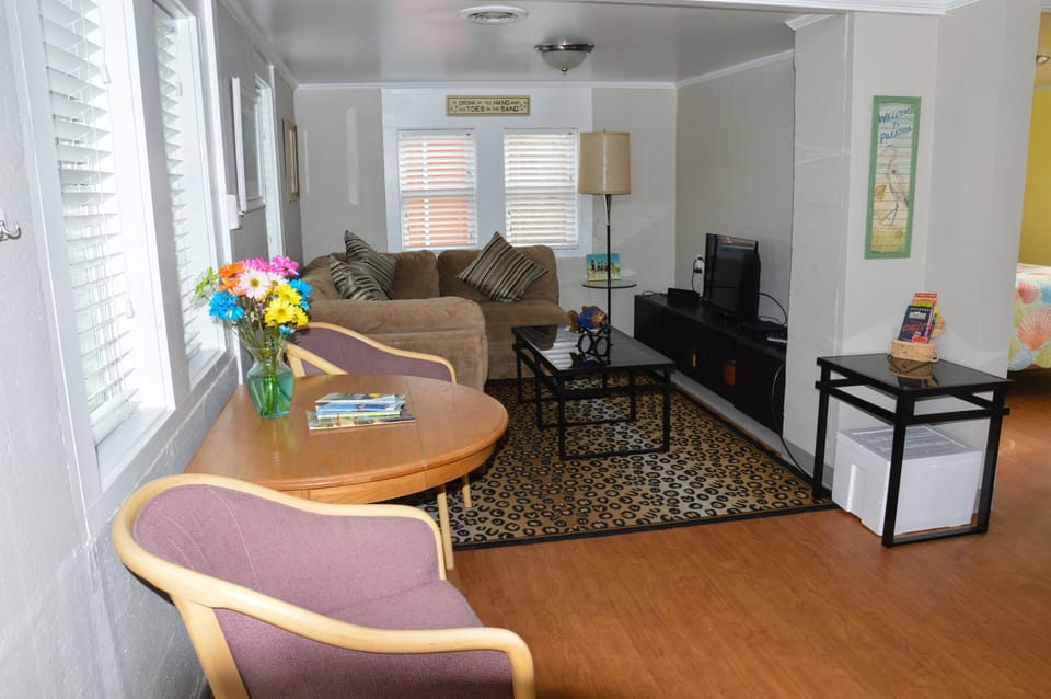 Living Room Eating Area