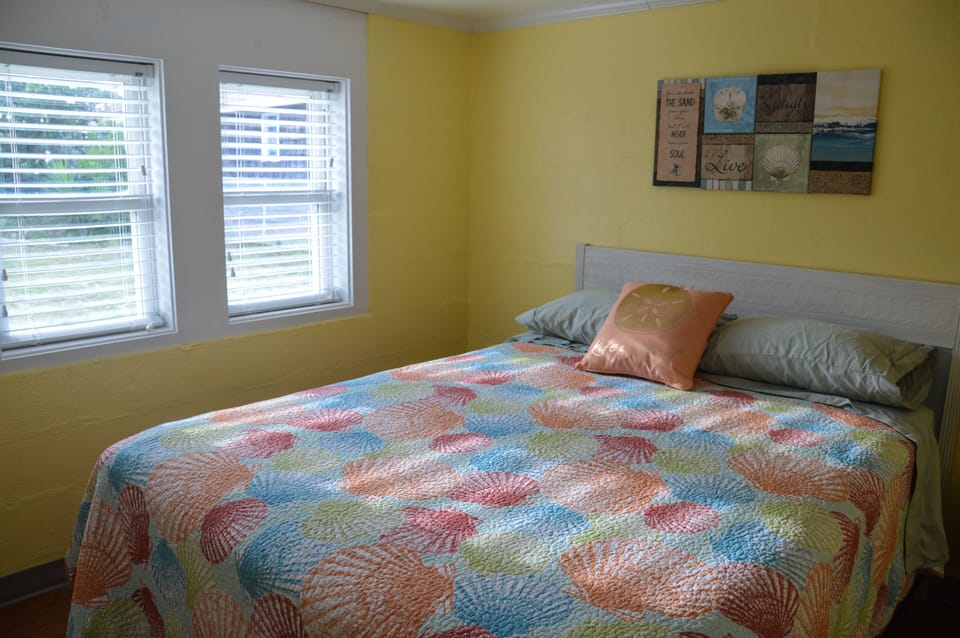 Bedroom 2 - Queen