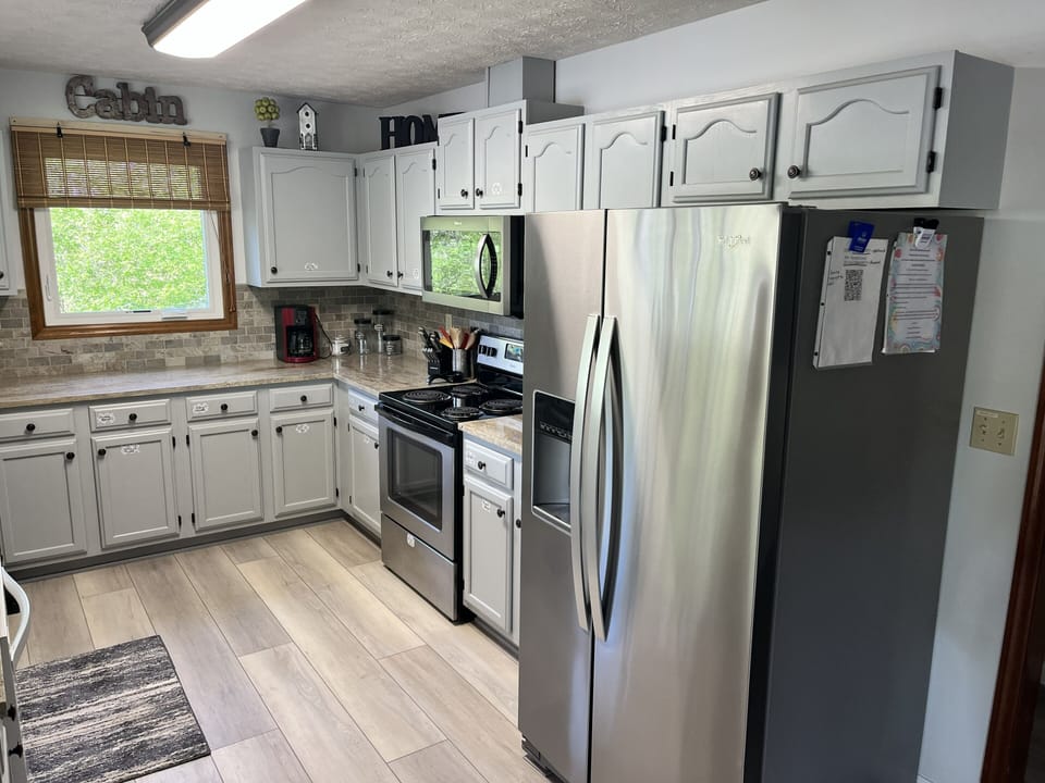 Kitchen - Side-by-Side Fridge with Ice and Water.