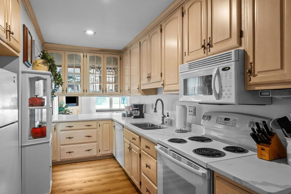 Fully equipped kitchen for easy meals at home.