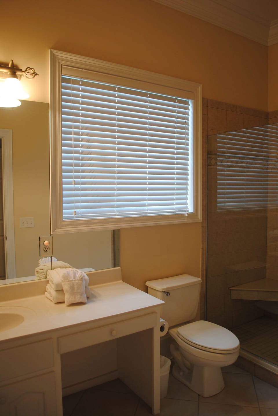 2nd floor double queen full bath w/ large shower stall